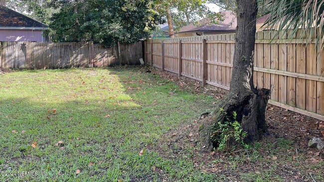 Building Photo - 437 W 9th St