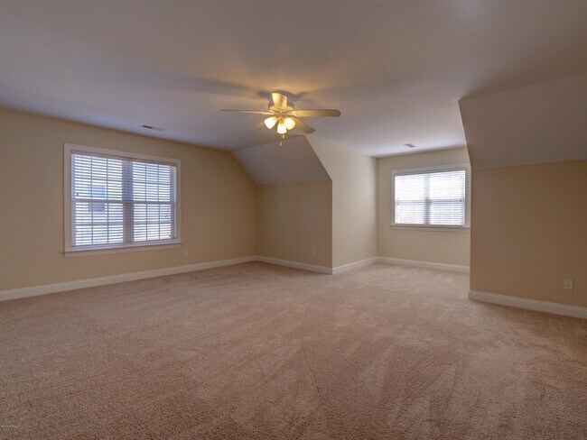 Building Photo - 217 Windchime Dr