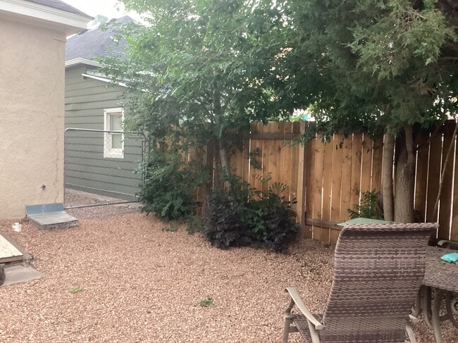 Building Photo - 1510 E Routt Ave