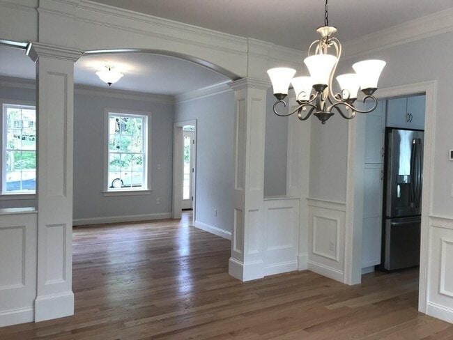 Building Photo - 53 Wellesley Rd Ext