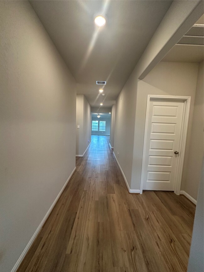 Building Photo - 3435 Dry Creek Dr