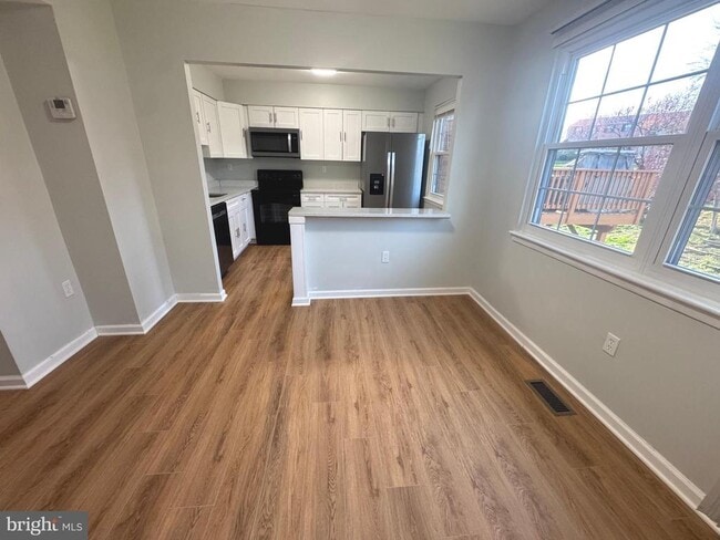 Building Photo - 4826 Grand Bend Dr