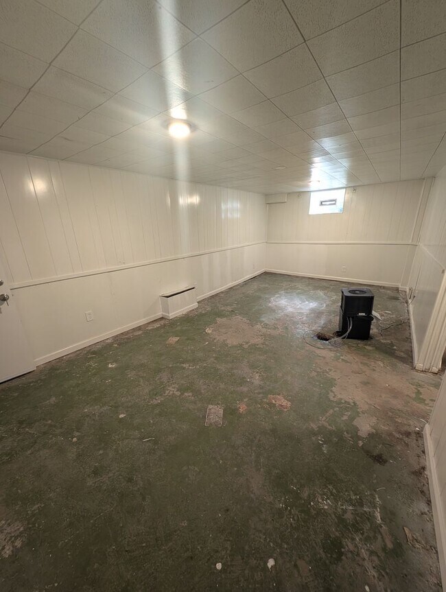 Building Photo - Newly Renovated 2Bd/2Bath Home with Bonus Room -- Available NOW!