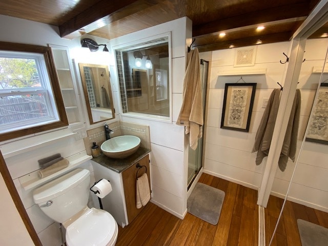 Full size bathroom and closer - 3644 6th Ave