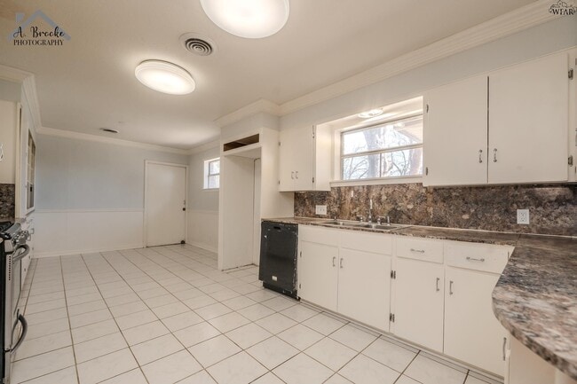 Building Photo - 2725 Devon Rd