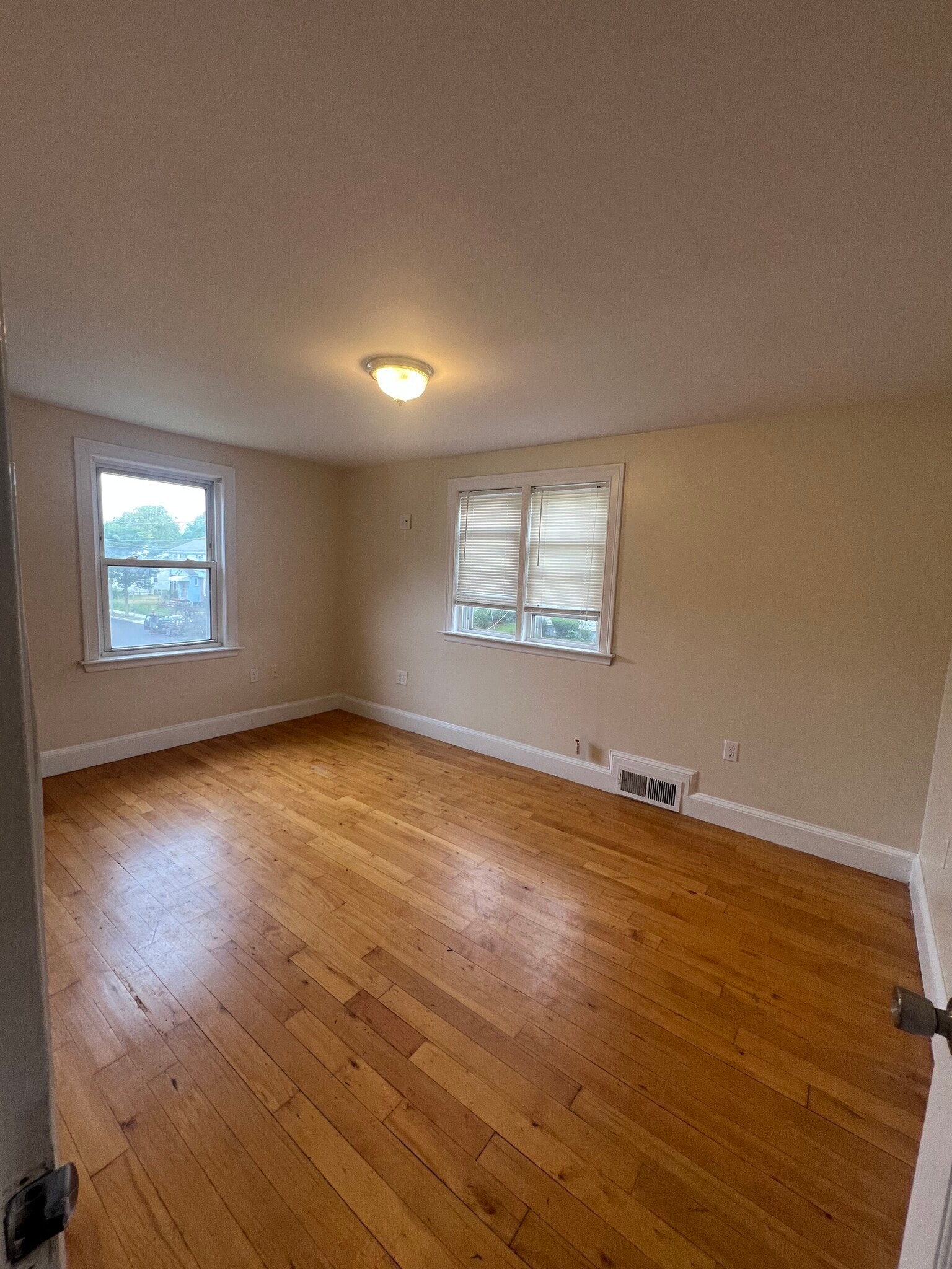 Building Photo - 34 Meadowbank Ave