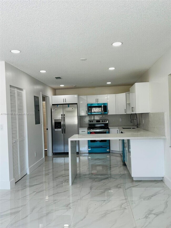 Building Photo - 30120 SW 152nd Ave