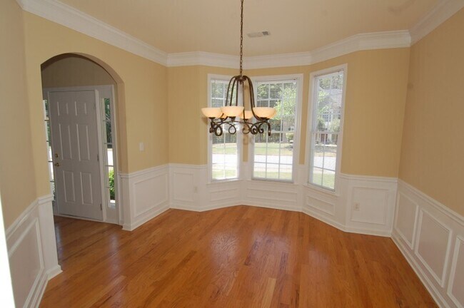 Building Photo - 340 Tall Timbers Dr