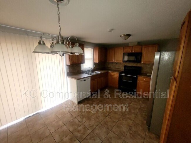 Building Photo - 11400 N Charlotte St