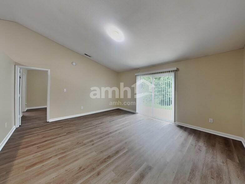 Building Photo - 2438 Pinebark Dr