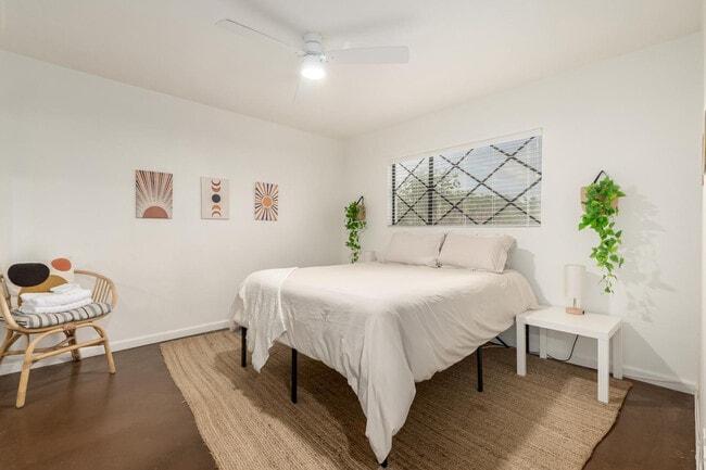 Building Photo - 8335 E Weldon Ave