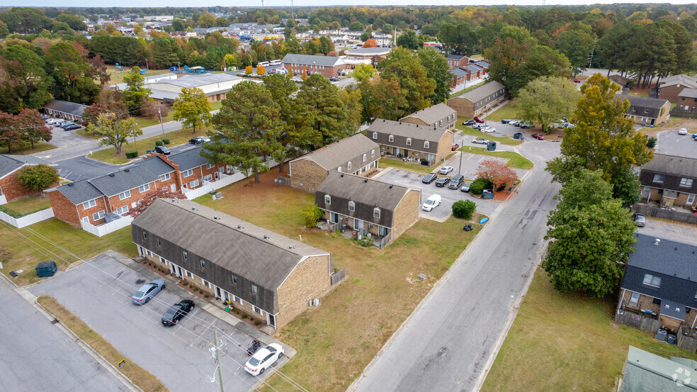 Primary Photo - Cedar Court