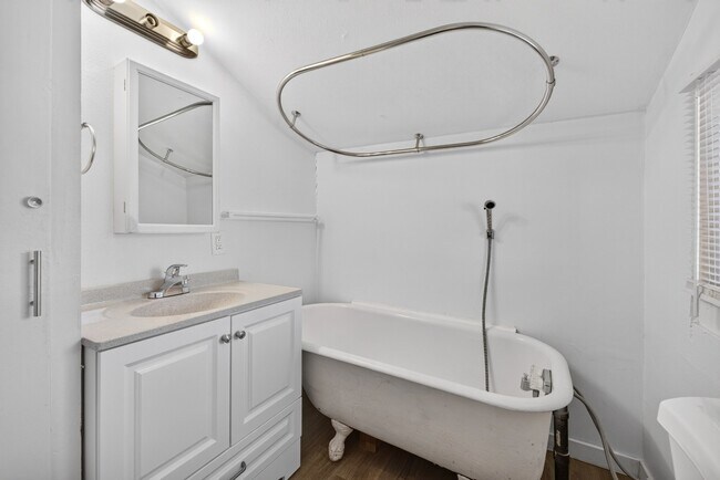 Building Photo - Modern 1-Bed Apartment in Heart of Tacoma