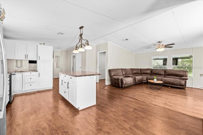 Building Photo - 13920 Hillcrest Dr