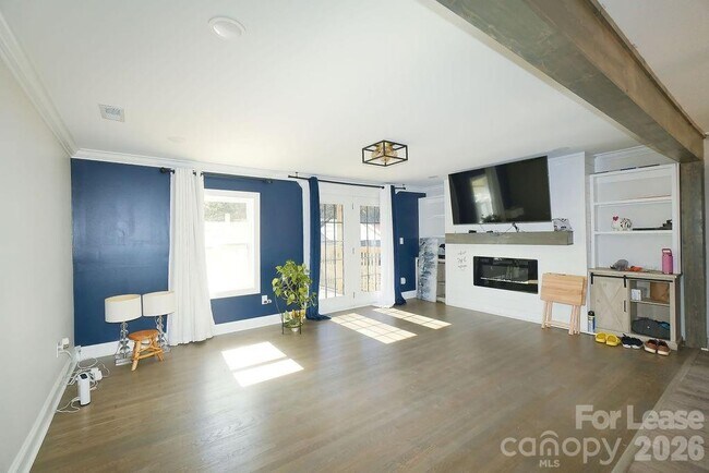 Building Photo - 909 Fisher St