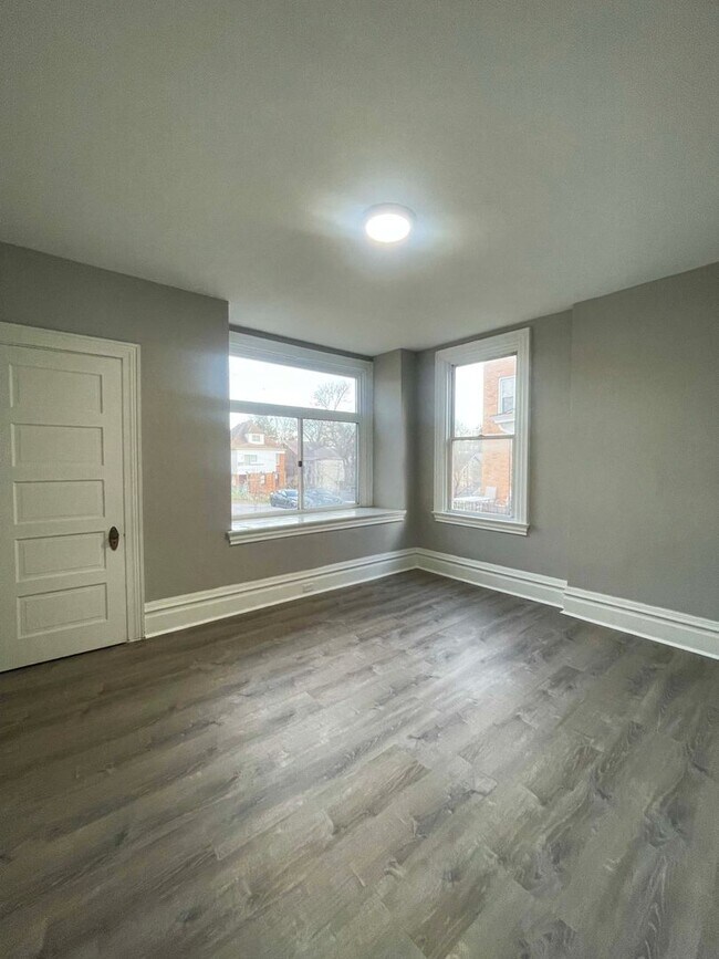 Building Photo - 62 N Bryant Ave