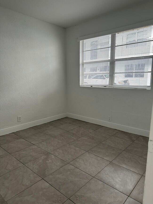 Primary Photo - 608 5th St
