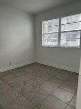 Building Photo - 608 5th St