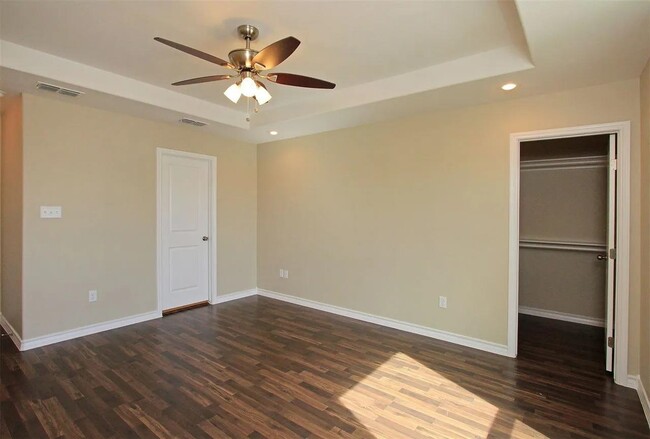 Building Photo - 7917 Elka Lp