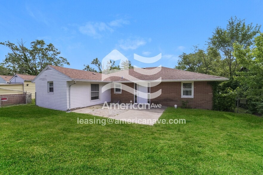 Building Photo - 2221 N Northcrest Dr