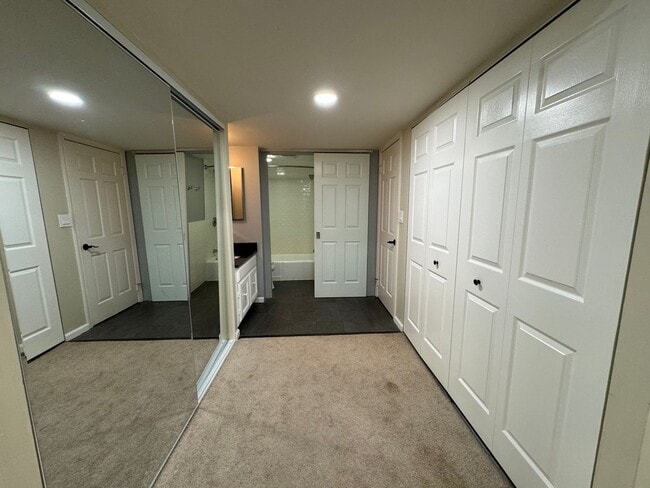 Building Photo - Spacious 2 Bed 2 Bath Condo In Vibrant The...