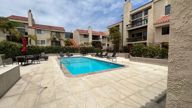 Building Photo - 8180 Manitoba St