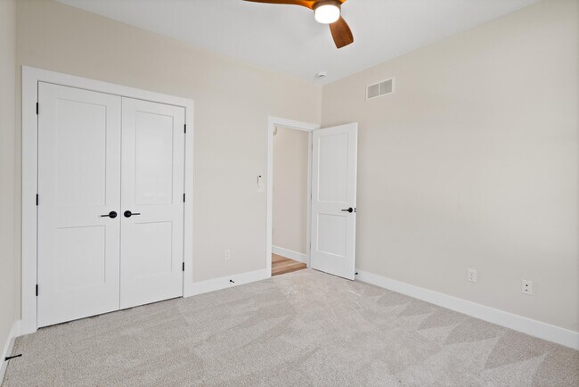 Building Photo - 5201 Buttercup Dr