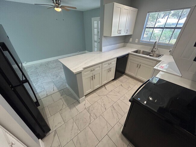 Building Photo - SPACIOUS 2 BEDROOM TOWNHOME IN LAS VEGAS COUNTRY CLUB