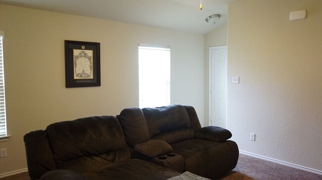 Building Photo - 6302 Cool Creek Dr