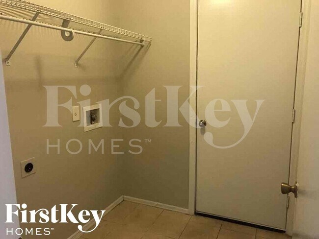 Building Photo - 11764 Shirburn Cir