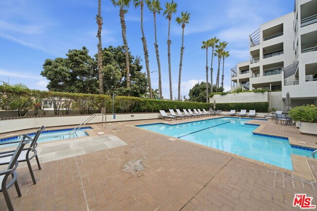 Building Photo - 122 Ocean Park Blvd