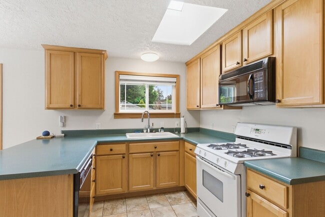 Building Photo - Modern & Cozy Spokane Retreat | Prime Location Near South Hill