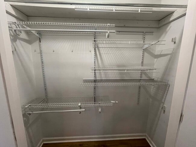 Building Photo - 570 Cherub Ct