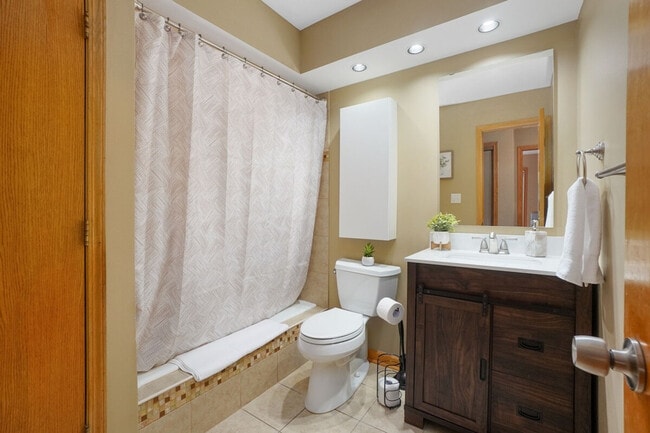 Building Photo - 255 Banbury Ave