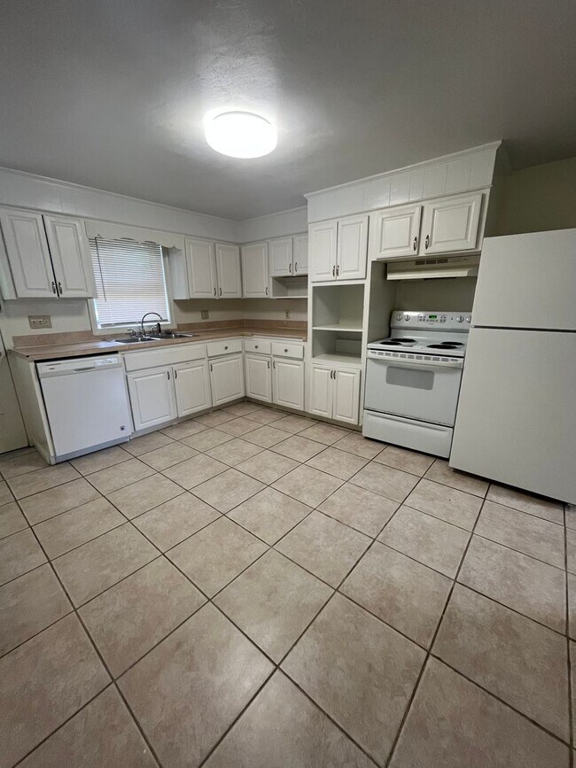 Building Photo - 207 Broce Dr