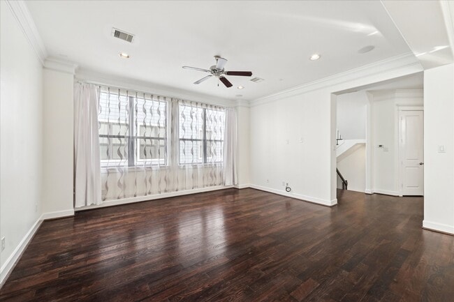 Building Photo - 830 W 19th St