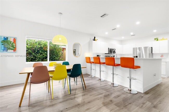 Building Photo - 1123 NE 23rd Terrace