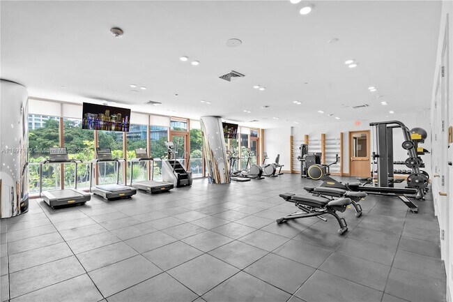 Building Photo - 2655 S Bayshore Dr