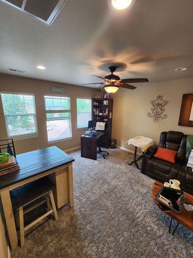 Building Photo - Beautiful Home in Pine Creek