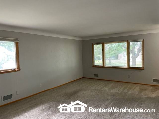 Building Photo - 931 Scheffer Ave