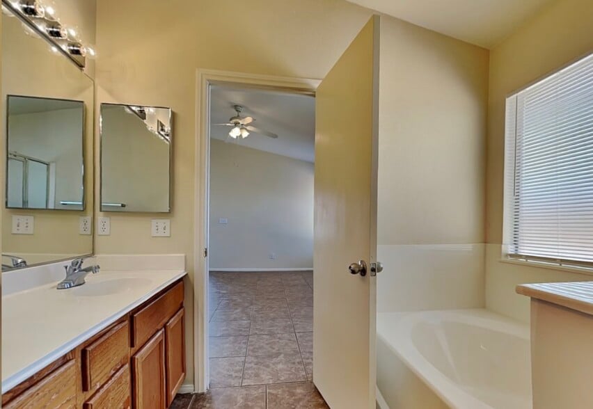 Building Photo - 4521 Possum Berry Ln