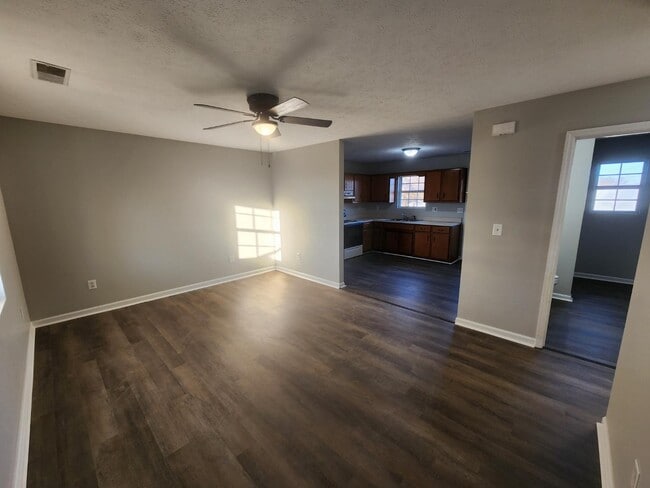 Building Photo - 132 Cardinal Dr