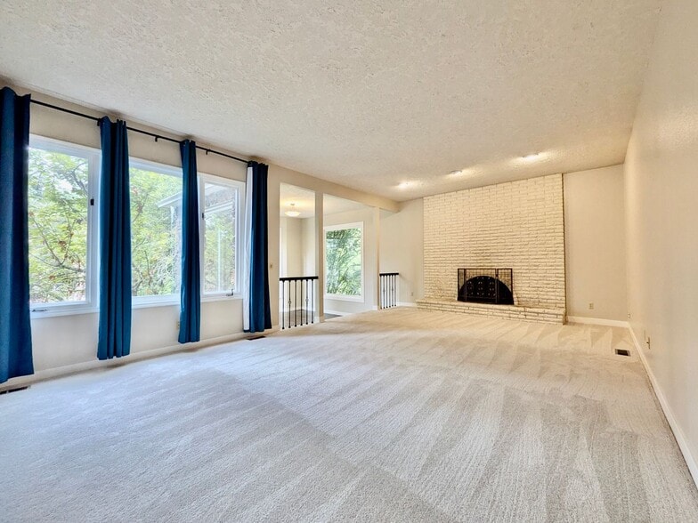 Building Photo - 18132 Westview Dr