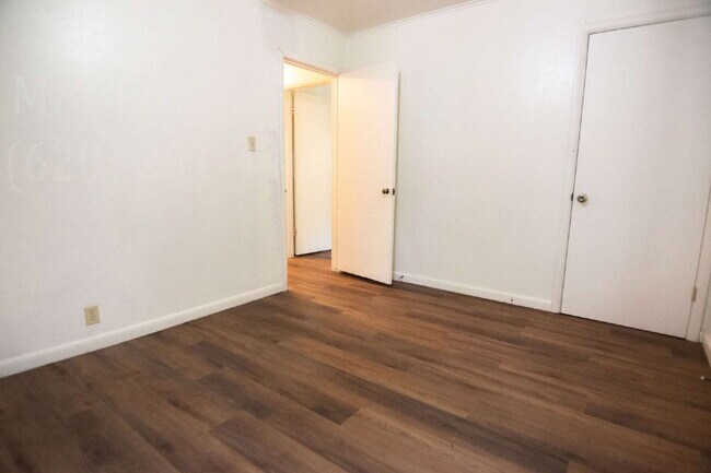 Building Photo - 2-Bedroom Duplex