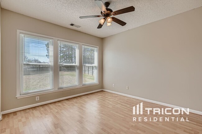 Building Photo - 1672 Woodsford Rd