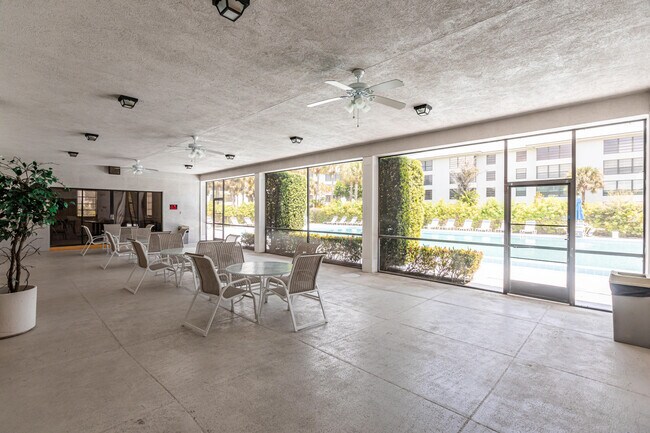 Building Photo - 3540 Whitehall Dr