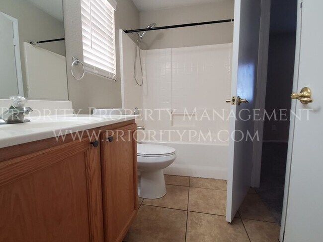 Building Photo - NW Single Family Home w/INGROUND POOL!!