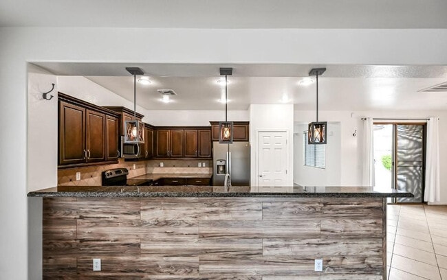 Building Photo - 21429 E Bonanza Way