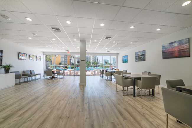 Building Photo - 405 N Ocean Blvd