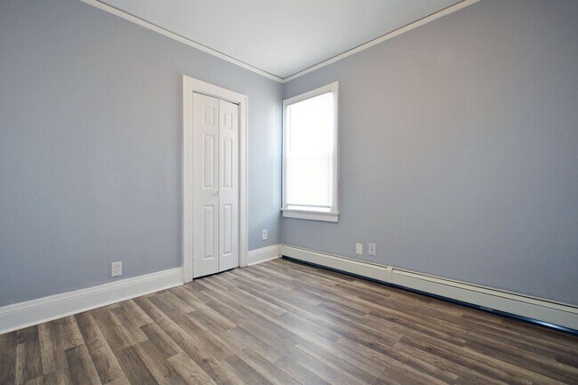 Building Photo - 3-bedroom, 1-bathroom***Available